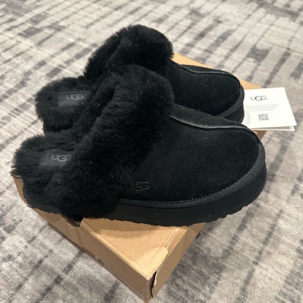 Authentic UGG Black Fluffy Slippers
